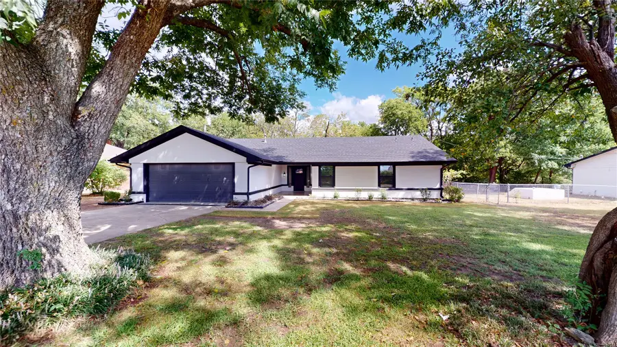 206 N Crownpoint Drive, Ada, OK 74820 - #2