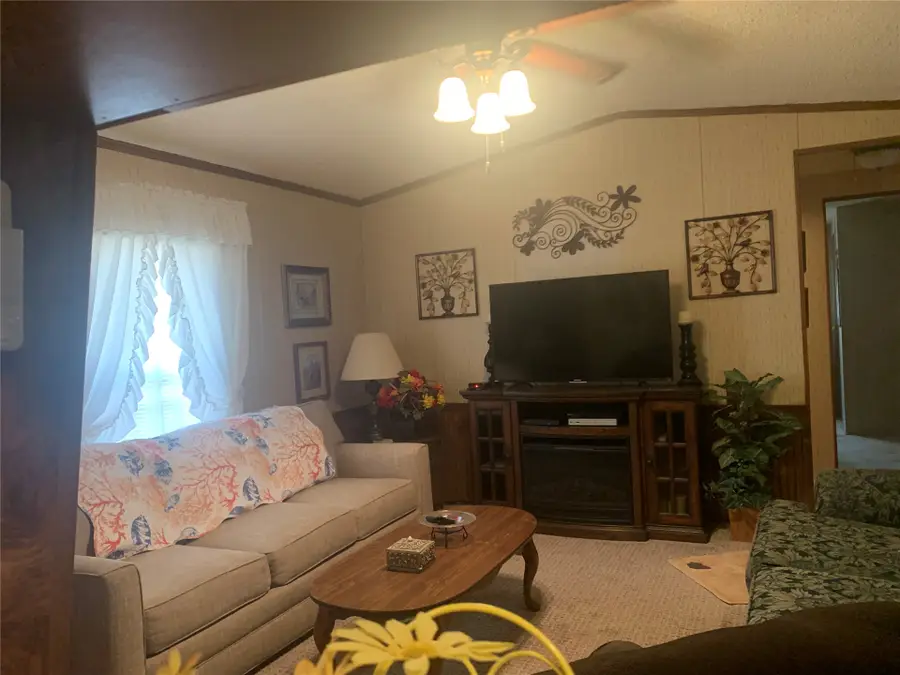 100 N Geronimo Street, Canadian, OK 74425 - #3