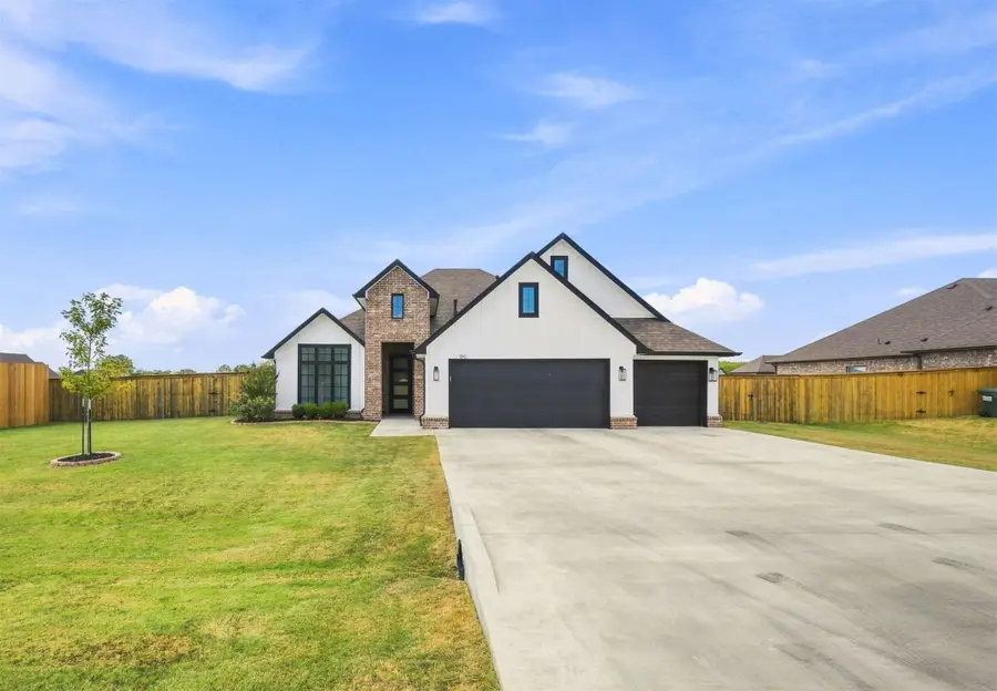 166 N Phillips Street, Skiatook, OK 74070 - #3