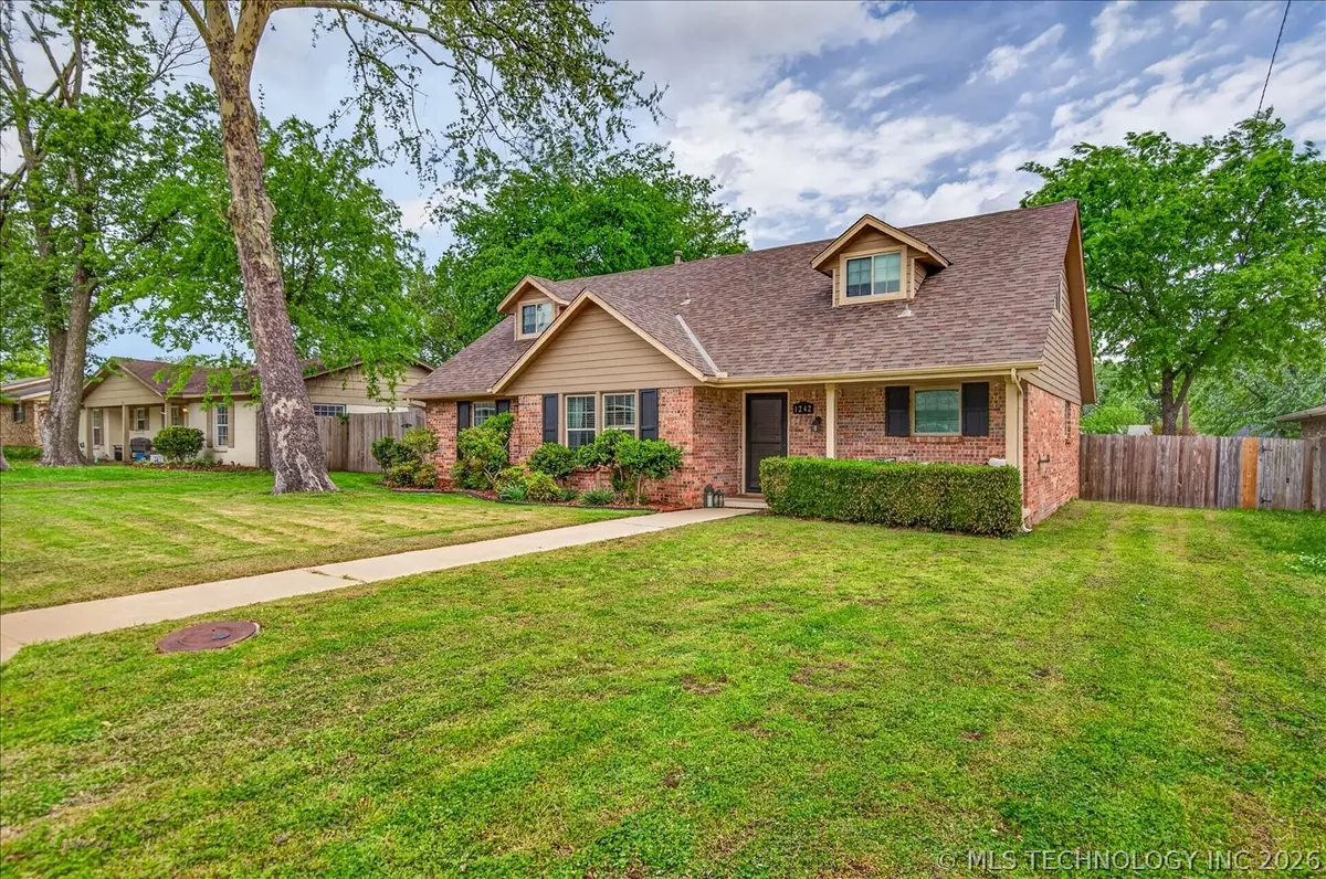 1242 May Lane, Bartlesville, OK 74006 - #1