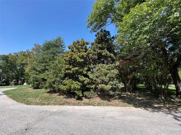 4727 S Yorktown Place, Tulsa, OK 74105