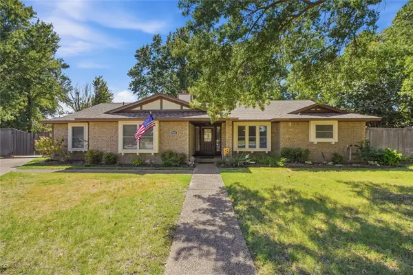 8812 S Delaware Place, Tulsa, OK 74137