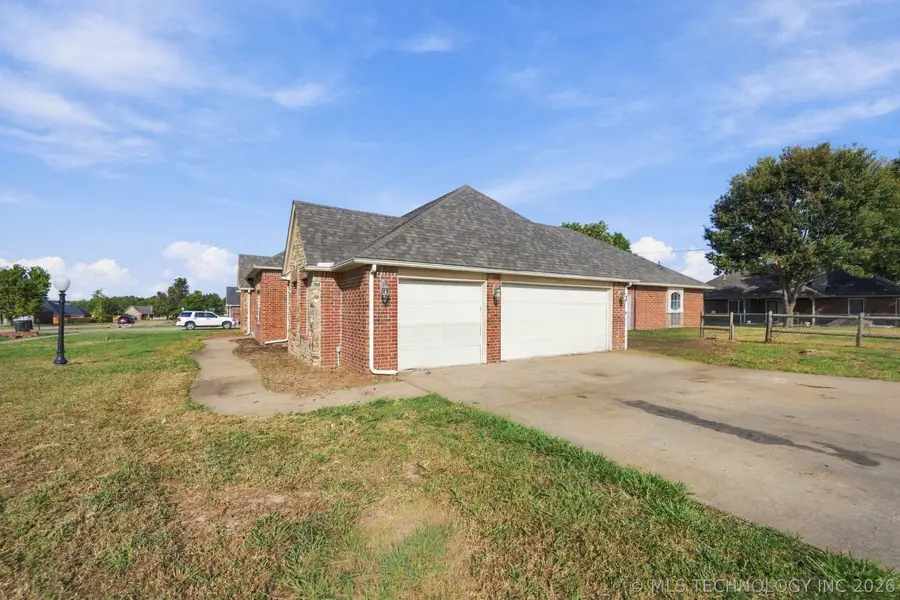 1113 W Dogwood Street, Skiatook, OK 74070 - #3