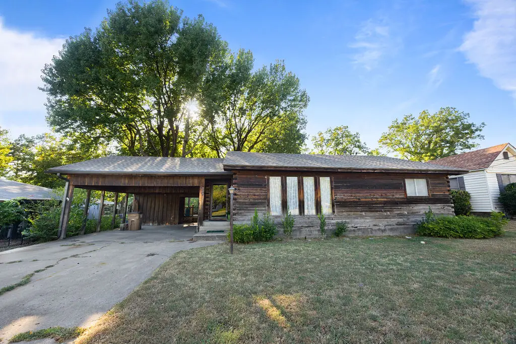 509 N Jefferson Avenue, Wagoner, OK 74467 - #1