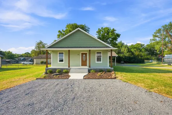 313 Ohio Street, Chouteau, OK 74337
