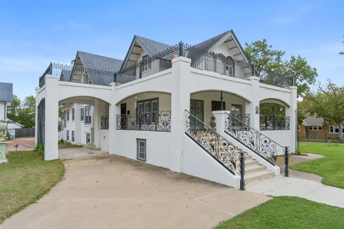 1220 S Cherokee Avenue, Bartlesville, OK 74003 - #1