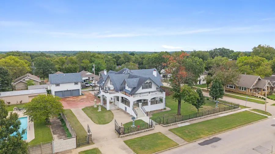1220 S Cherokee Avenue, Bartlesville, OK 74003 - #2