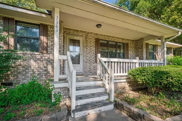 1303 N Iroquois, Chouteau, OK 74337