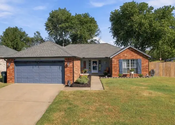 2102 W Walnut Street, Collinsville, OK 74021