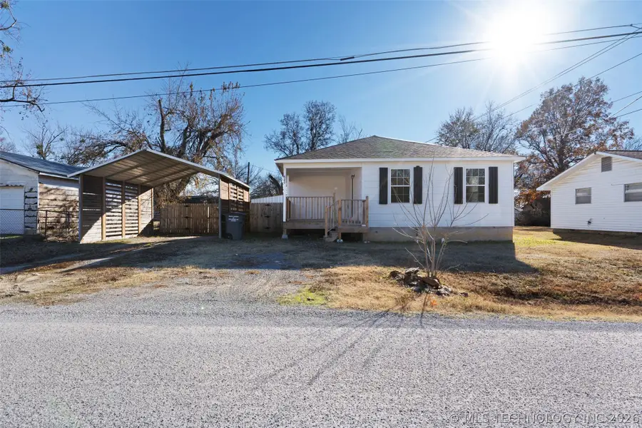 525 W Clay Street, Chouteau, OK 74337 - #2