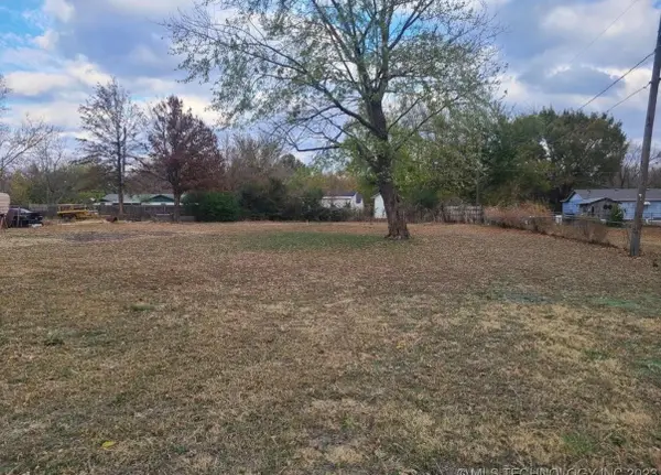 1031 S Pine Street, Nowata, OK 74048