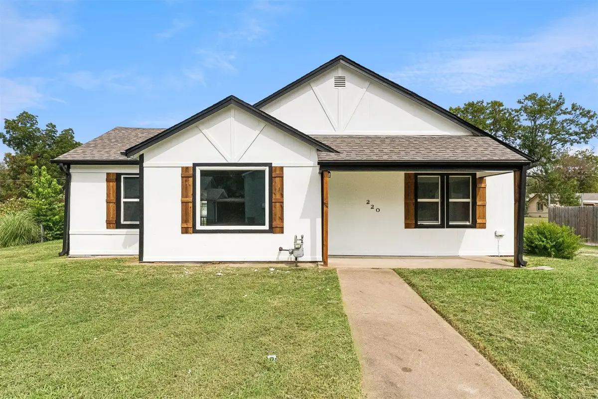 220 E 8th Street, Claremore, OK 74018 - #1