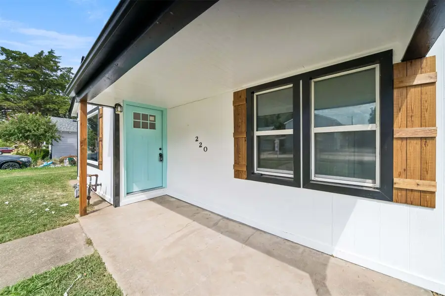 220 E 8th Street, Claremore, OK 74018 - #3