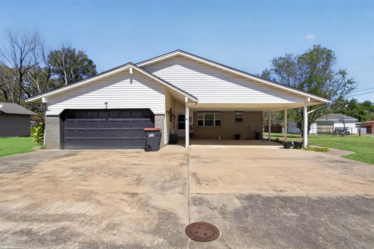 301 E Layton Street E, Chelsea, OK 74016 - #1