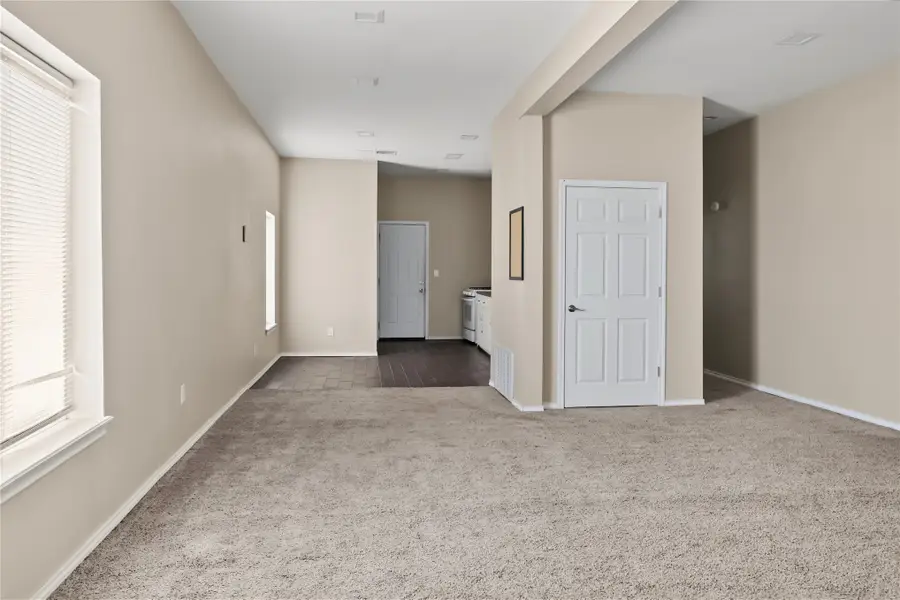 208 E 3rd Street, Skiatook, OK 74070 - #3