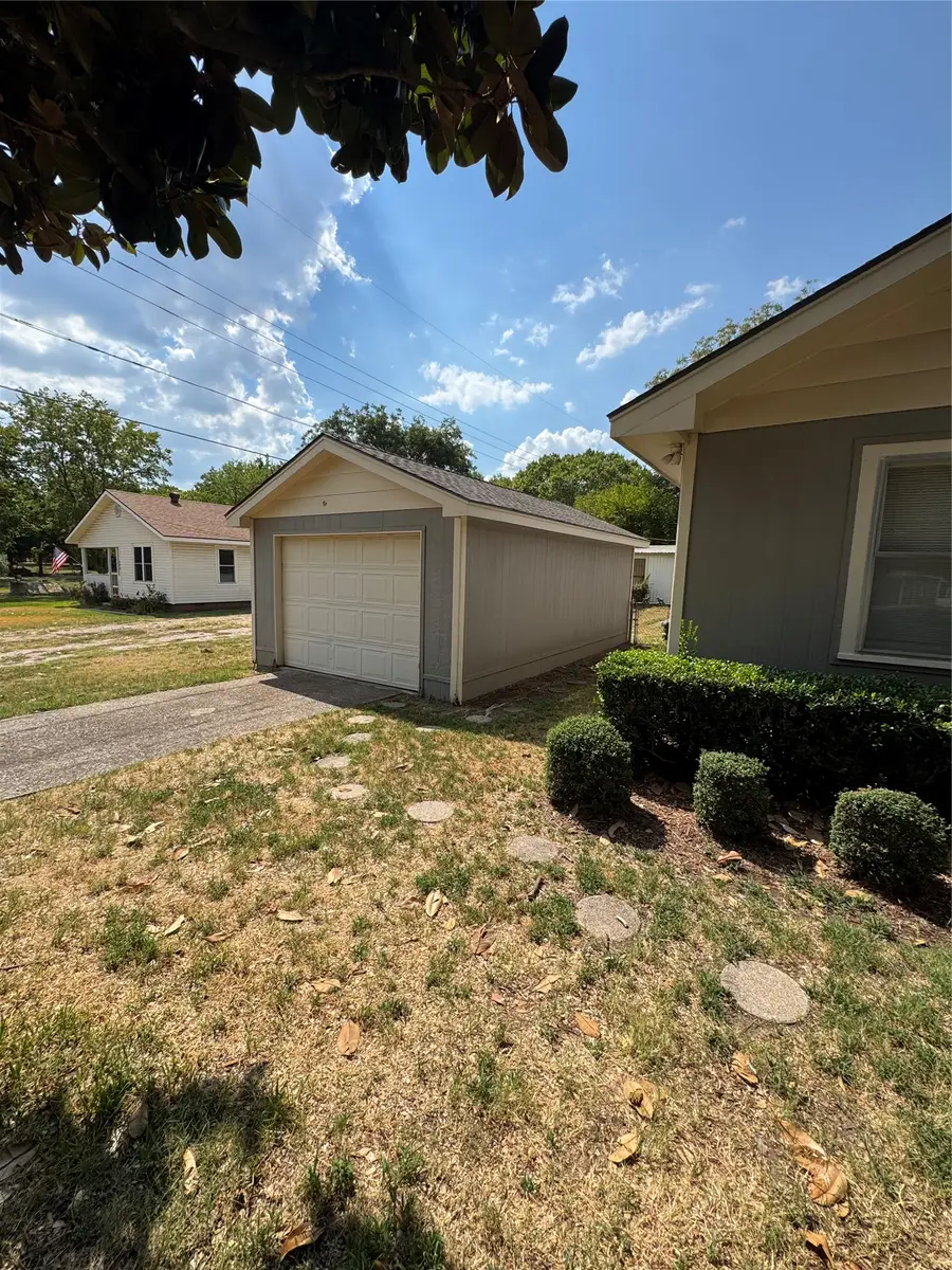 207 Seventh Avenue N, Madill, OK 73446 - #3
