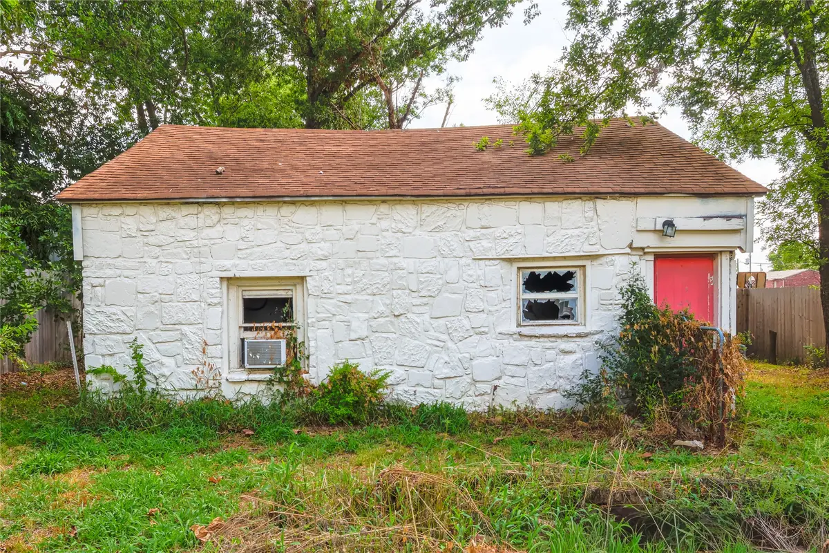 305 Chickasaw Avenue #1/2, Claremore, OK 74017 - #1
