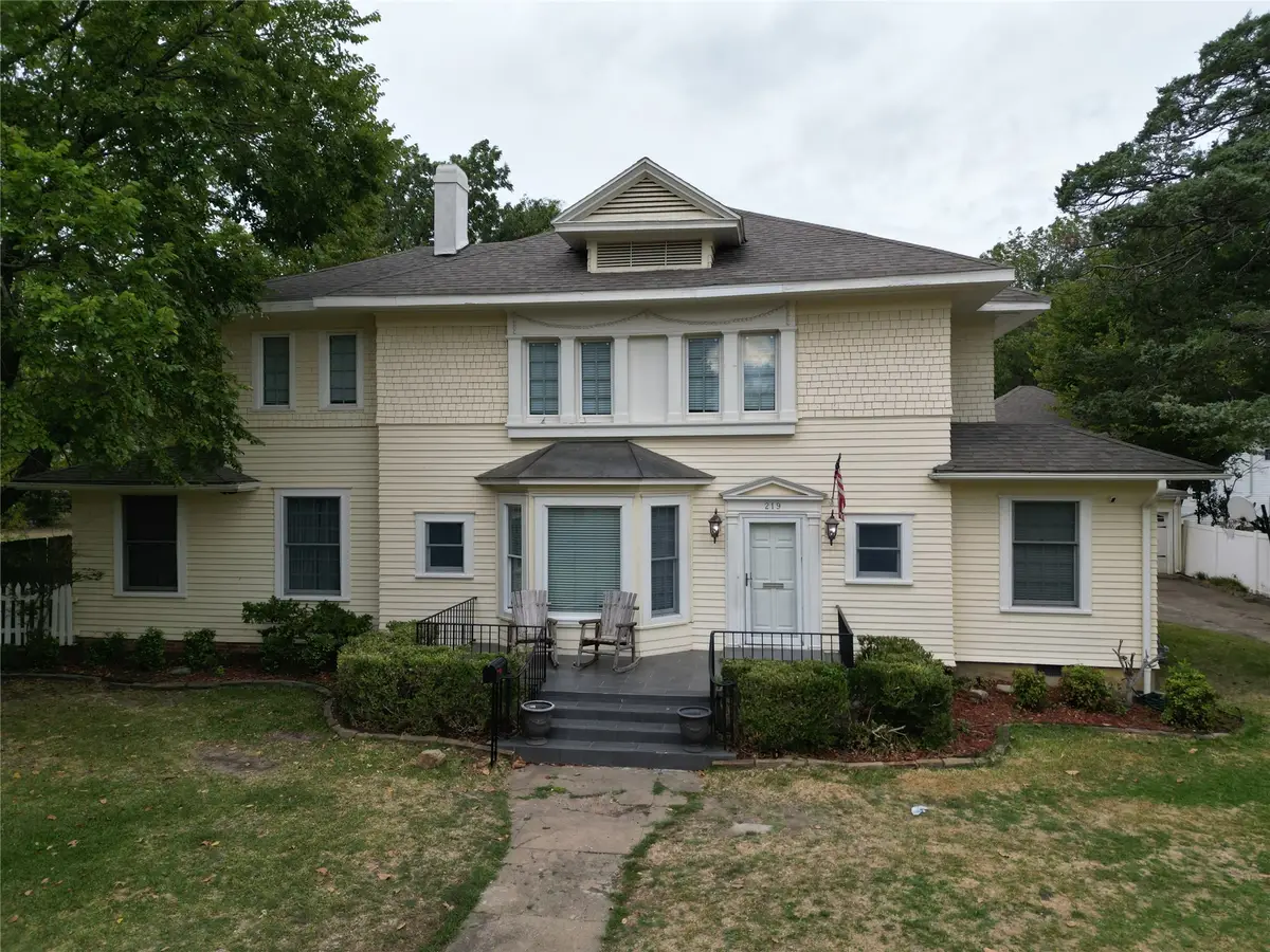 219 F Street Sw, Ardmore, OK 73401 - #1