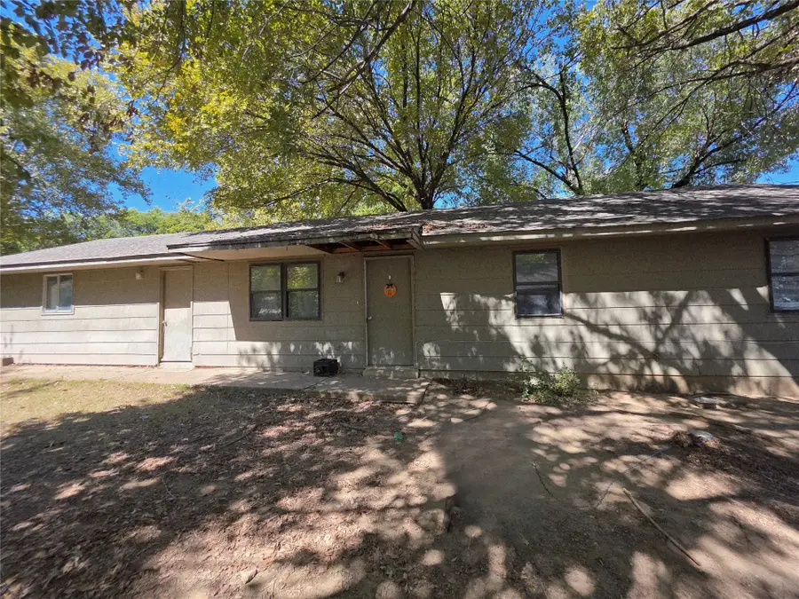 416 N Moore Avenue, Claremore, OK 74017 - #2