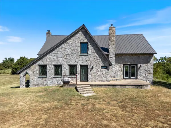 14282 E 530 Road, Colcord, OK 74338