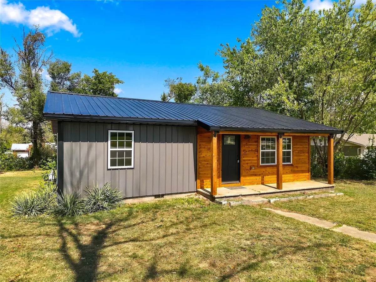 423 W Locust, Stilwell, OK 74960 - #1