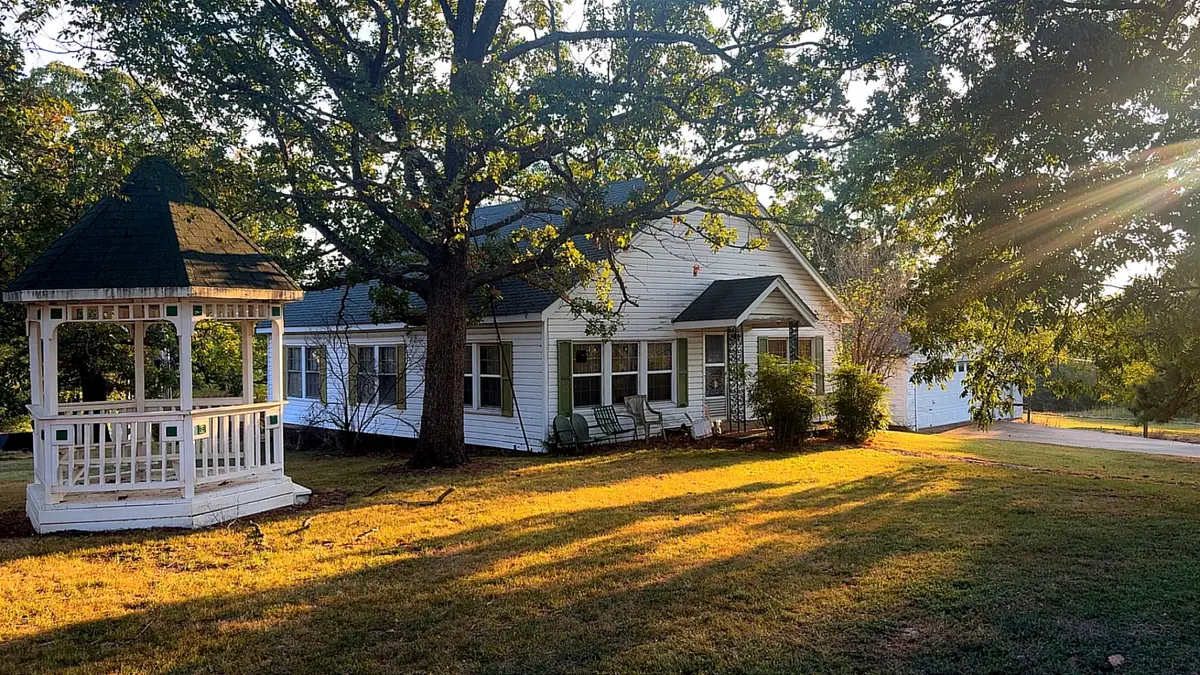 618 E 5th Street, Hulbert, OK 74441 - #1