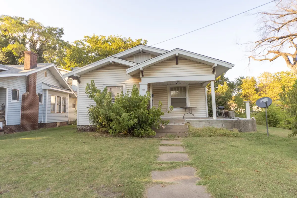 601 W Otoe Avenue, Ponca City, OK 74601 - #1