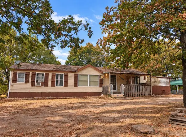 215 Dozer Bend, Eufaula, OK 74432