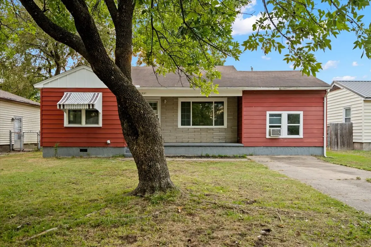 1231 B Street Ne, Miami, OK 74354 - #1