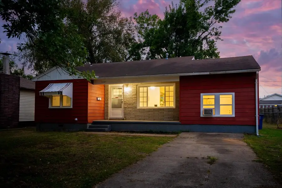 1231 B Street Ne, Miami, OK 74354 - #3