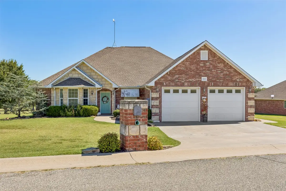 923 S Country Club Drive, Cushing, OK 74023 - #1