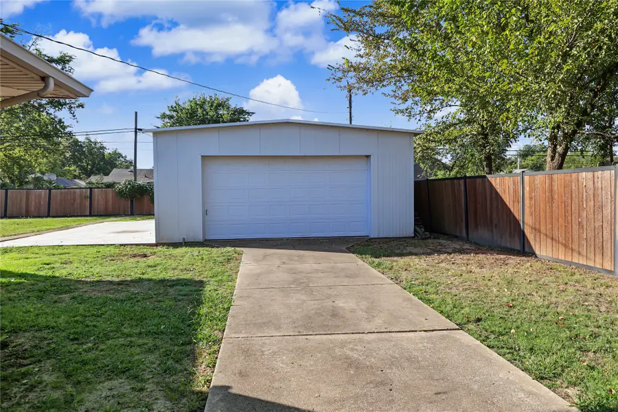 412 E Oak Street, Skiatook, OK 74070 - #2