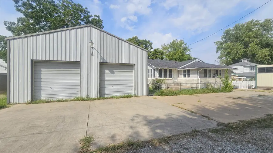 214 F Street Nw, Miami, OK 74354 - #3