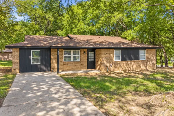 829 2nd Avenue Ne, Ardmore, OK 73401