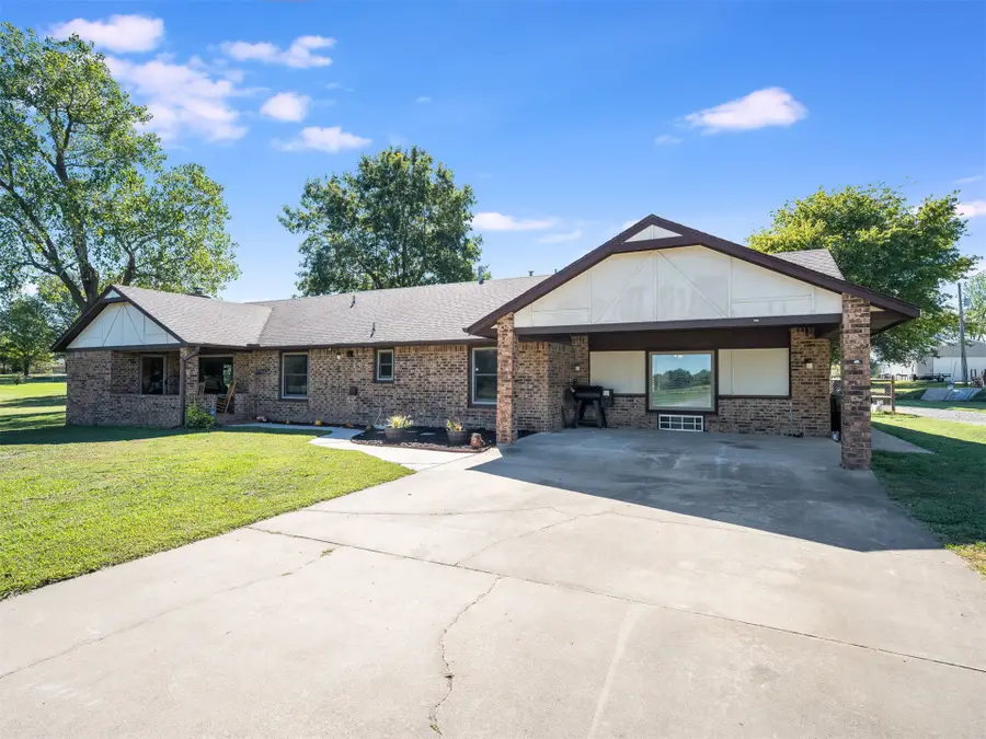855 E Lowry Road, Claremore, OK 74017 - #3