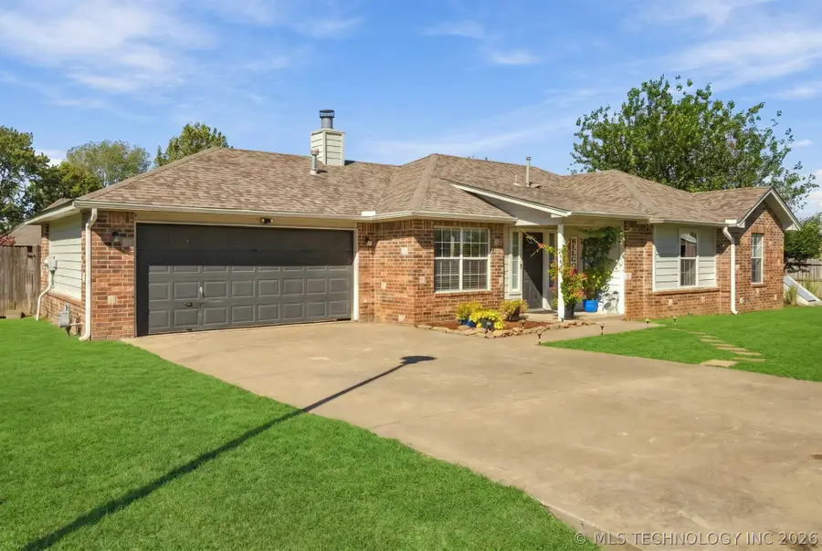 1100 S Hummingbird Lane, Skiatook, OK 74070 - #3