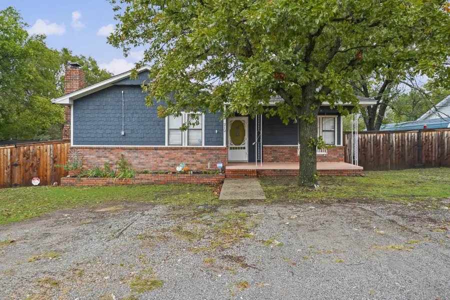 212 S Locust Street, Locust Grove, OK 74352 - #2
