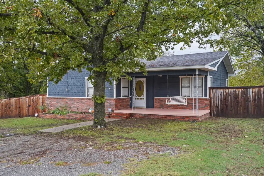 212 S Locust Street, Locust Grove, OK 74352 - #3