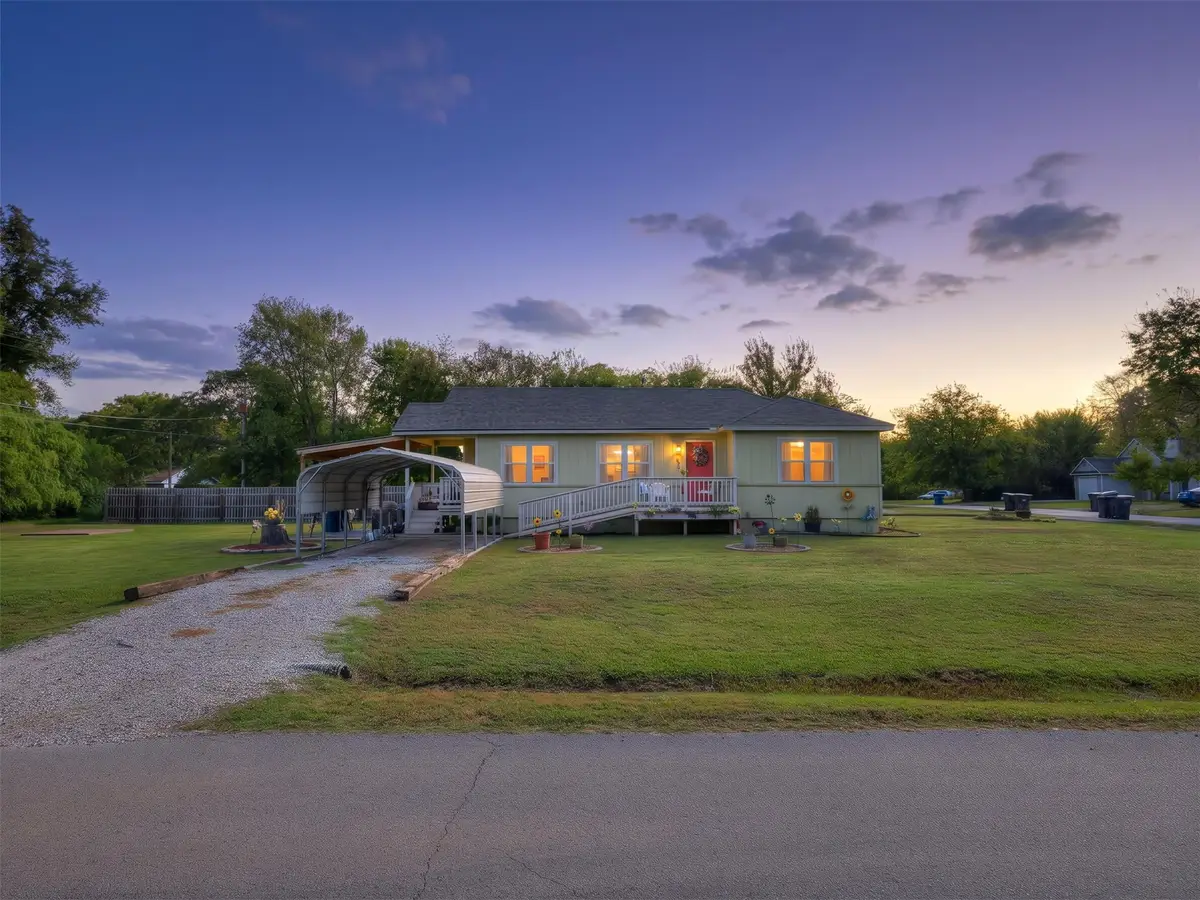 201 E 15th Street, Mounds, OK 74047 - #1