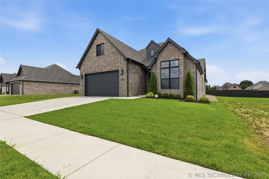 3709 W Laredo Street, Broken Arrow, OK 74012 - #2