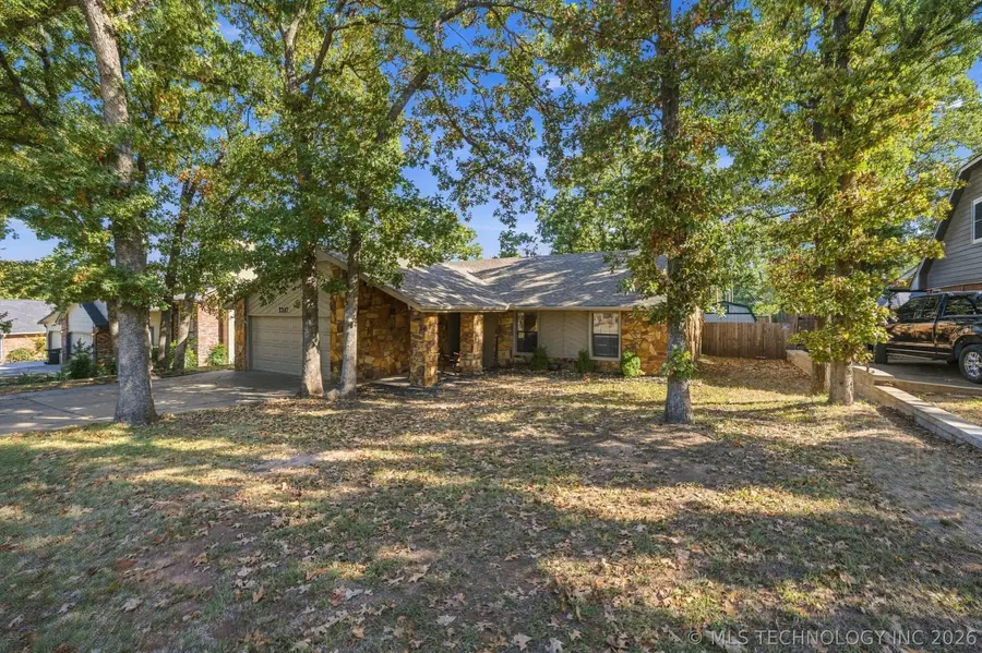 3217 Bermuda Avenue, Sand Springs, OK 74063 - #2