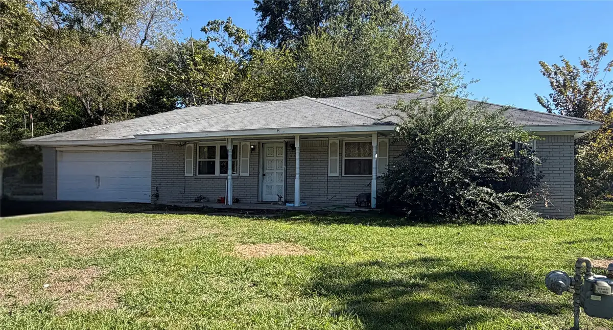 811 S Madison Avenue, Wagoner, OK 74467 - #1