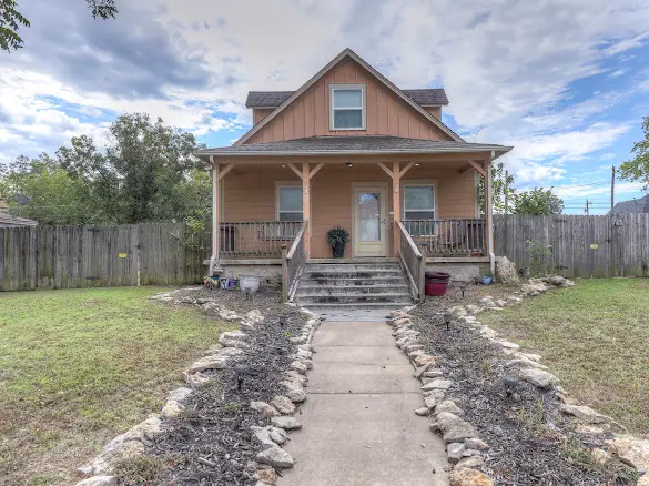 410 E 4th Street, Skiatook, OK 74070
