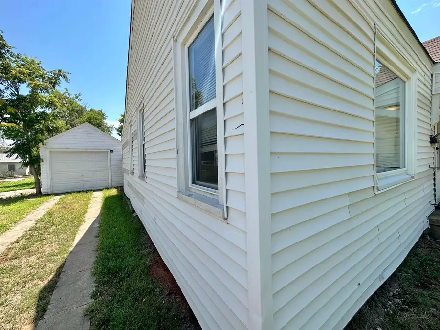 1706 9th St, Woodward, OK 73801-4612 - Image #2