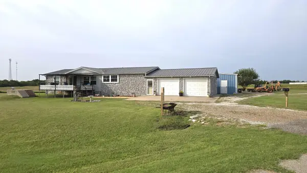 775 E Apache St, Medford, OK 73759