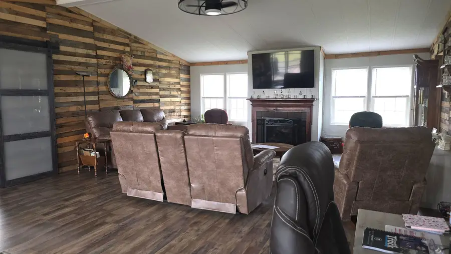 775 E Apache St, Medford, OK 73759 - #3