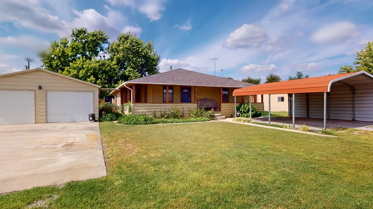 717 S Main St, Mooreland, OK 73852 - Image #1