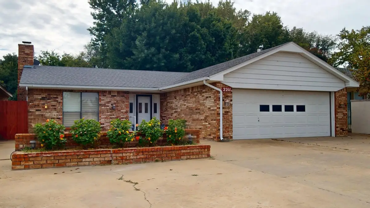 2211 Briarwood Dr, Woodward, OK 73801 - Image #1