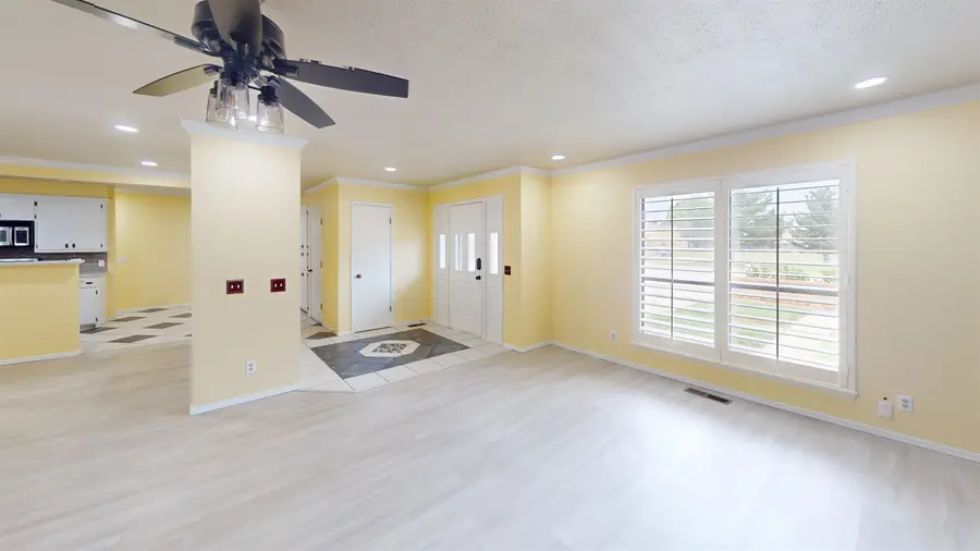 2211 Briarwood Dr, Woodward, OK 73801 - Image #2