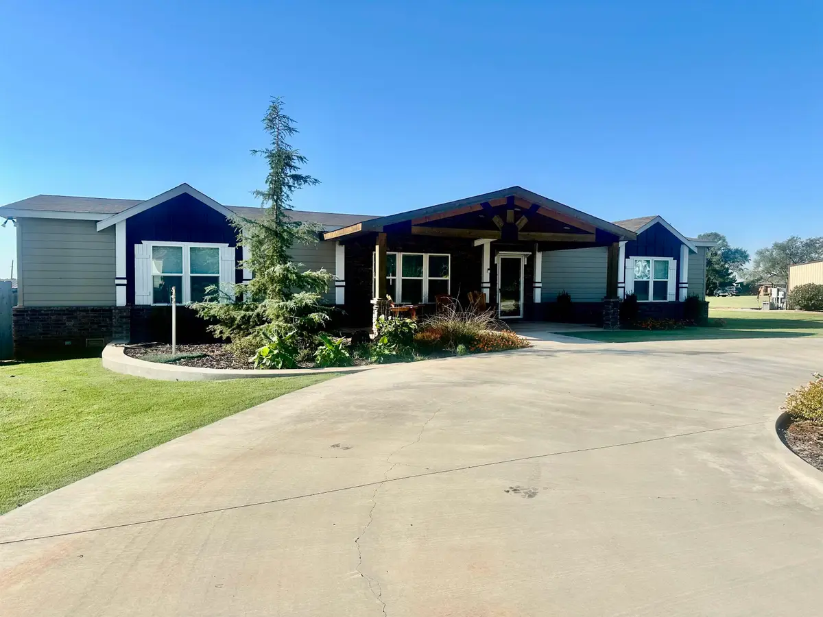 514 E Tenth Street, Leedey, OK 73654 - Image #1